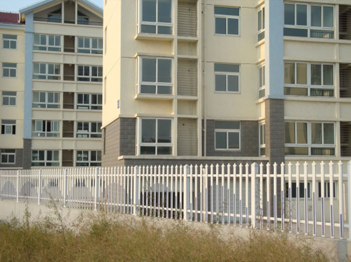 PVC材質(zhì)的護(hù)欄有哪些特點(diǎn)